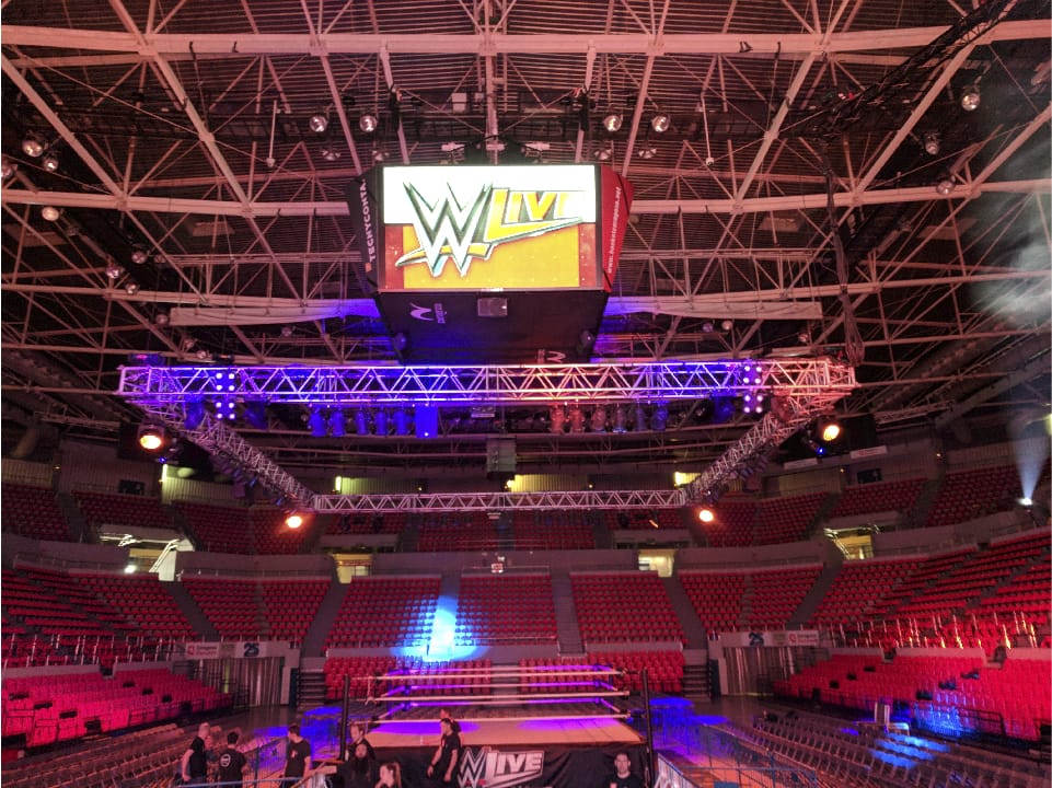 Imagen 2 de la pantalla elevada central del world wrestling madrid