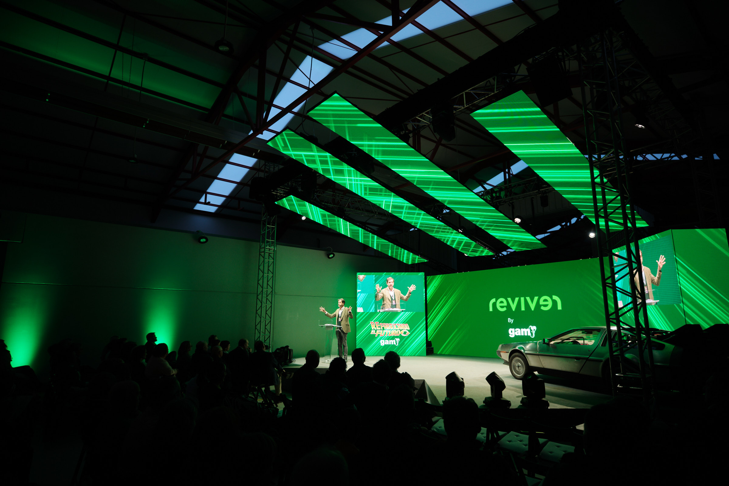 evento_corporativo_audiovisuales_escenario_reviver